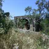 Trovare l'edificio � semplice: � necessario imboccare la strada provinciale 231 dirigendosi verso Bitonto. Dopo 8 chilometri si supera l'incrocio con la strada provinciale 119, quella che conduce a Palo del Colle, e si svolta subito a sinistra in una stretta arteria di campagna. Occorre quindi guidare sull'angusta lingua di asfalto per altri 900 metri prima di avvistare sulla destra la misteriosa struttura